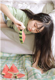 惩罚白丝女同桌憋尿